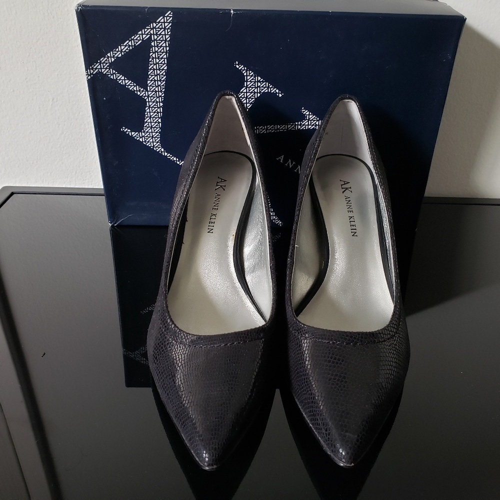 Anne Klein black snakeskin pattern heels
